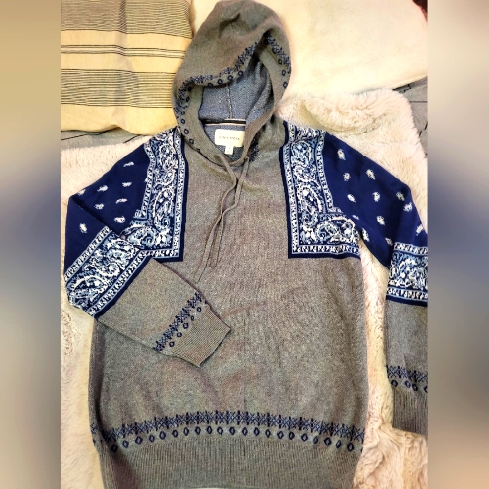 Sun + Stone Handkerchief blue and grey men's knit pullover hoodie. Size small.